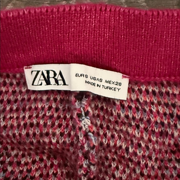 Zara Red and Gray Knit Garment - Picture 4 of 4